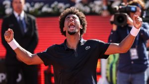 Selfie avec Koundé, plongeon dans la piscine… comment Arthur Fils a fêté son sacre à l&rsquo;ATP 500 de Barcelone