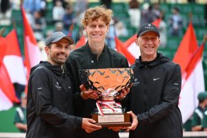 Simone Vagnozzi, le coach de Sinner fier de l&rsquo;adaptation express de son joueur sur la terre de Monte-Carlo : « On ne pouvait pas rêver mieux »