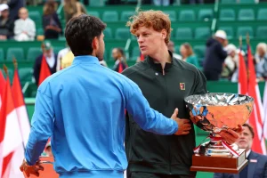 Sinner au soutien d’Alcaraz, blessé : « J’espère qu’il sera à Roland-Garros »
