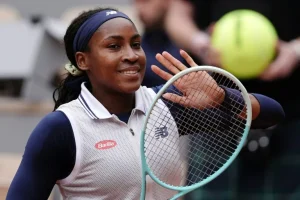 Stuttgart : Après un premier set serré, Gauff déroule face à Samsonova et rejoint les quarts