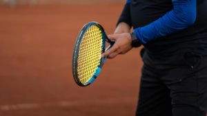 Un joueur de tennis insulté et menacé par des pro-Netanyahou qui le confondent avec un Palestinien