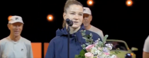 Vidéos, WTA – Stuttgart > Muchova à Rybakina après sa défaite en finale : « J&rsquo;ai essayé de t&rsquo;en empêcher, mais on voyait bien que tu tenais absolument à remporter la Porsche pour la deuxième fois »