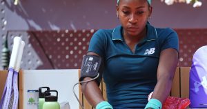 WTA Madrid: malade sur le court, Coco Gauff qualifiée pour les huitièmes malgré « un virus qui circule »