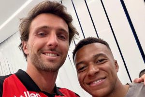 invité par Kylian Mbappé, Arthur Rinderknech a assisté au match du Real Madrid avec un maillot de Rennes