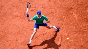 pourquoi Jannik Sinner galère plus sur la terre battue