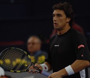 ATP > Mariano Puerta, finaliste face à Nadal en 2005 à Roland Garros, condamné pour dopage préfère faire de l&rsquo;humour : « Je me consacre davantage au coaching depuis un certain temps , au point que parfois j&rsquo;oublie même que j&rsquo;ai joué. Je suis convaincu que j&rsquo;aurais pu faire beaucoup plus, mais ma carrière a été courte et intense « 