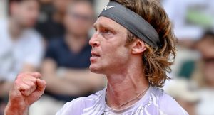 ATP – Rome > Andrey Rublev, avant d&rsquo;affronter Jannik Sinner : « Il se rapproche de la défaite »