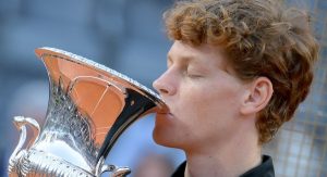 ATP – Rome > Jannik Sinner, après son sacre historique : « Je ne dirai jamais que je suis au niveau de Rafael Nadal, Roger Federer et Novak Djokovic »