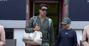 ATP – Rome, Vidéos > Darderi brise le rêve d&rsquo;un enfant à cause d&rsquo;une entrée sur le court lunaire et ridicule