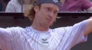 ATP – Rome, Vidéos > Rublev décroche la palme du coup gagnant le plus chanceux de l&rsquo;année