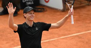 ATP Rome : malgré une alerte, Sinner poursuit sa course aux records et rejoint Casper Ruud en finale