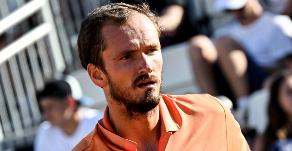 Roland Garros > Medvedev n’en veut pas à Djokovic : « Novak est assez expérimenté, assez mûr pour savoir ce qu’il veut et ne veut pas faire »