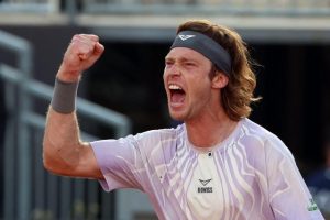 Andrey Rublev renverse Nikoloz Basilashvili et rejoint Jannik Sinner en quarts de finale du Masters 1000 de Rome