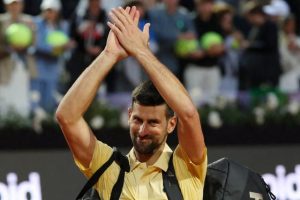 Après son historique défaite d&rsquo;entrée à Rome, Novak Djokovic dans le flou en vue de Roland-Garros