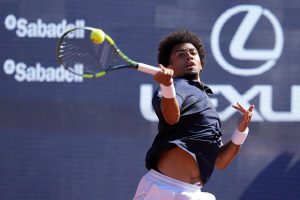 Arthur Fils aperçu à l’entraînement à deux jours de Roland-Garros