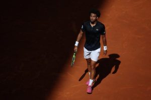Arthur Fils impuissant face à Jannik Sinner en demi-finales du Masters 1000 de Madrid