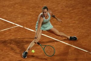 Aryna Sabalenka espère pouvoir de nouveau représenter la Biélorussie après la décision du CIO