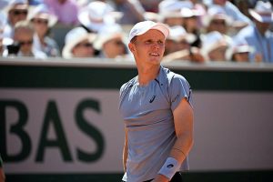Battu en qualifications et repêché après le forfait d&rsquo;Arthur Fils, Jesper de Jong est l&rsquo;invité surprise des huitièmes à Roland-Garros