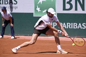 Blessé au pied gauche, Valentin Vacherot contraint au forfait avant son deuxième tour à Roland-Garros