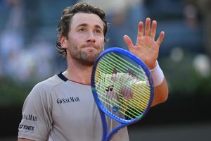 Casper Ruud écarte facilement Darderi et file finale