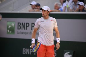 Casper Ruud qualifié pour le troisième tour de Roland-Garros sans trembler