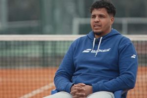 « C&rsquo;est plus fort que moi, j&rsquo;ai besoin d&rsquo;exploser » : Jawaid Ismaili, le joueur de tennis amateur qui raconte sur Youtube ses cassages de raquettes