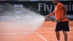 Chaleur extrême à Roland-Garros : Jannik Sinner et Aryna Sabalenka favorisés par des conditions de jeu modifiées et une programmation optimisée pour les favoris ?