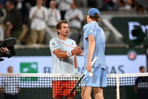 Clément Tabur, battu par Jannik Sinner au premier tour de Roland-Garros : « J&rsquo;ai essayé de faire jeu égal pendant quelque temps »