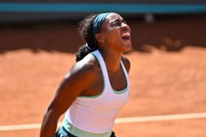 Coco Gauff écarte une balle de match contre Iva Jovic mais se qualifie pour les quarts de finale du WTA 1000 de Rome