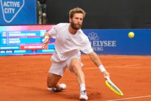 Corentin Moutet enlève son short en pleine rencontre à l&rsquo;ATP 500 d&rsquo;Hambourg et écope d&rsquo;un avertissement