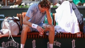 Coupe de tonnerre à Roland-Garros, le numéro un mondial et grand favori Jannik Sinner battu dès le deuxième tour!