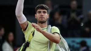 Déjà forfait pour Roland-Garros, Carlos Alcaraz renonce également à Wimbledon : « Pas prêt à jouer »