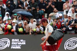 Éliminé d&rsquo;entrée à Rome, Alex De Minaur traverse une saison compliquée sur terre battue