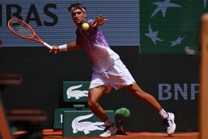 Flavio Cobolli signe une nette victoire sur Learner Tien et accède aux huitièmes de finale de Roland-Garros