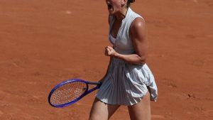 Guerre en Ukraine : « Un missile s’est abattu à 100 m de chez mes parents ce matin ! » En larmes après son premier match à Roland-Garros, l’Ukrainienne Marta Kostyuk l’emporte sur son adversaire russe