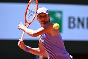 Iga Swiatek domine Sara Bejlek et se qualifie pour le 3e tour à Roland-Garros