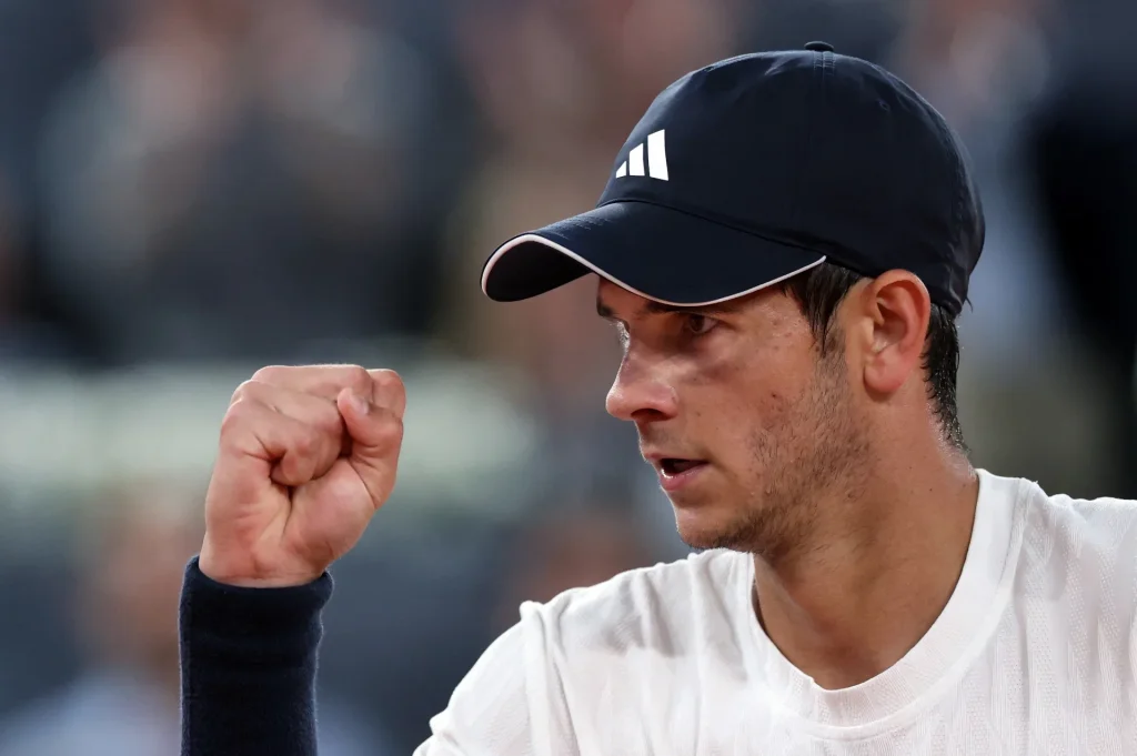« Il devra changer » : Rafael Jodar critiqué après deux séquences polémiques à Roland-Garros
