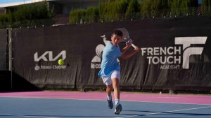 « Il est référencé haut potentiel sportif » : le parcours hors norme du jeune joueur de tennis Adrian Roch, repéré à l&rsquo;âge de 11 ans