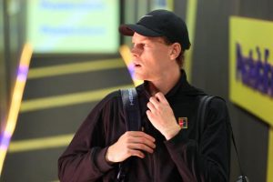 Jannik Sinner sur l&rsquo;interruption de sa demi-finale avant sa qualification à Rome : « J&rsquo;ai eu un peu de mal à dormir cette nuit »
