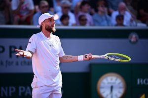 « Je savais que je paierais l&rsquo;après Coupe Davis » : l&rsquo;aveu de Corentin Moutet blessé à une main depuis des mois et éliminé à Roland-Garros