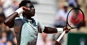 Kouamé, plus rapide qu&rsquo;Alcaraz, Federer et Djokovic : quel âge avaient les stars quand elles ont remporté leur premier match en Grand Chelem