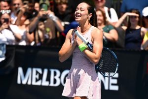 La Turque Zeynep Sönmez abandonne en double à Roland-Garros après s&rsquo;être pris un panneau publicitaire