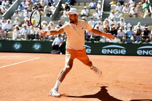 Passé en mode « résistance », Novak Djokovic s&rsquo;est sorti de la fournaise face à Valentin Royer avant de retrouver Joao Fonseca