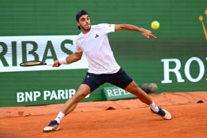 Quand les spectateurs du Simonne-Mathieu informent Francisco Cerundolo de la victoire de son frère contre Jannik Sinner