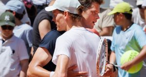 Roland-Garros : Alexander Blockx dominé par Jannik Sinner devant plusieurs milliers de fans