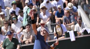 Roland Garros > Atmane, battu en cinq sets par Kokkinakis et auteur d&rsquo;un incroyable manqué : « En fait, sur le smash que je rate, j&rsquo;ai le soleil dans les yeux, cela n&rsquo;avait rien avoir avec le stress. Après, c&rsquo;est vrai, ça pique »