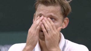 Roland Garros > David Goffin en pleurs garde son sens de l&rsquo;humour : « Il me reste encore 9 matchs à gagner »