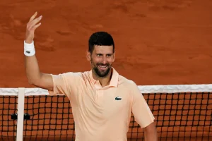 Roland-Garros : Djokovic lâche un set mais finit par écarter Mpetshi Perricard au premier tour