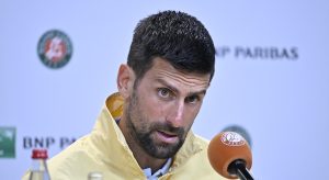 Roland Garros > Djokovic « remballe » un journaliste après sa défaite contre Fonseca : « Je m&rsquo;en fous. Je m&rsquo;en fous. Je vais vous interrompre là. Parlons d&rsquo;autre chose »