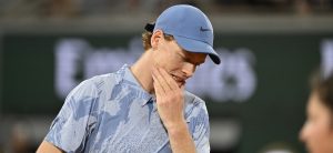 Roland Garros > Gilles Simon après le tremblement de terre Jannik Sinner : « La partie haute du tableau est tellement ouverte, je n&rsquo;ai jamais vu ça depuis 20 ans. Ça va être tellement intéressant »
